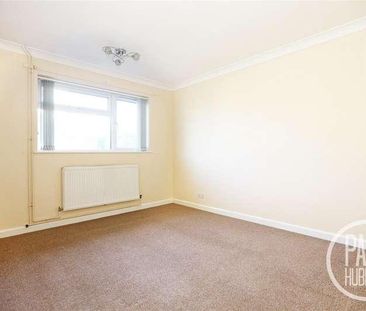 Sunningdale Avenue, Lowestoft, NR33 - Photo 2