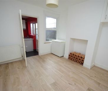 2 bedroom | Terraced house - Photo 6