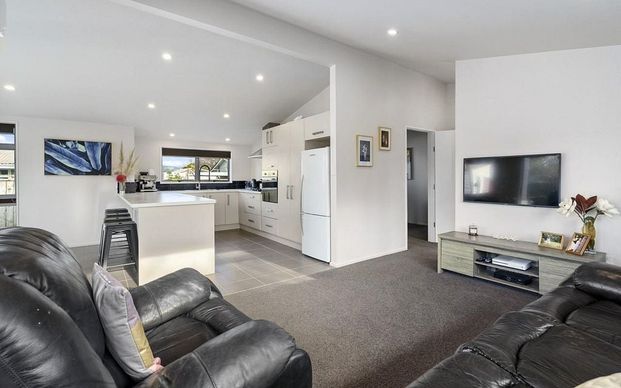 A fully renovated home with fully fenced section - Photo 1