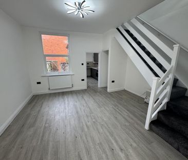 3 bedroom terraced house to rent - Photo 2