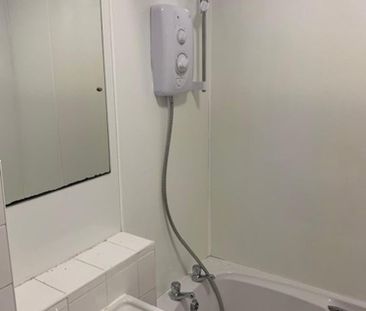 3 bedroom flat to rent - Photo 6