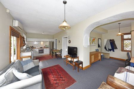 1 Bedroom home in a great location! - Photo 2