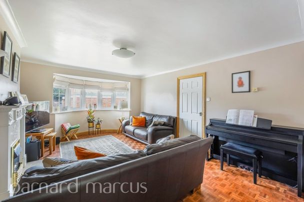 Spencer Close, Epsom - Photo 1