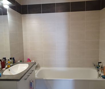 Location Appartement 3 pièces 59m² CALUIRE ET CUIRE 69300 - Photo 3