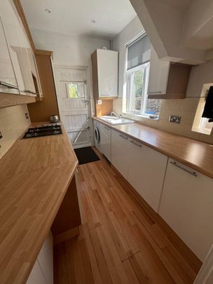 OIRO £1,900 pcm - Available Now - Unfurnished - Photo 1