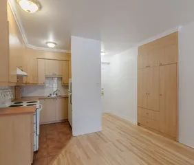1 room apartment of 71m² in Montreal - Photo 1