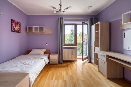 Dom wolnostojący | trzy sypialnie | dwa garaże – zdjęcie 4