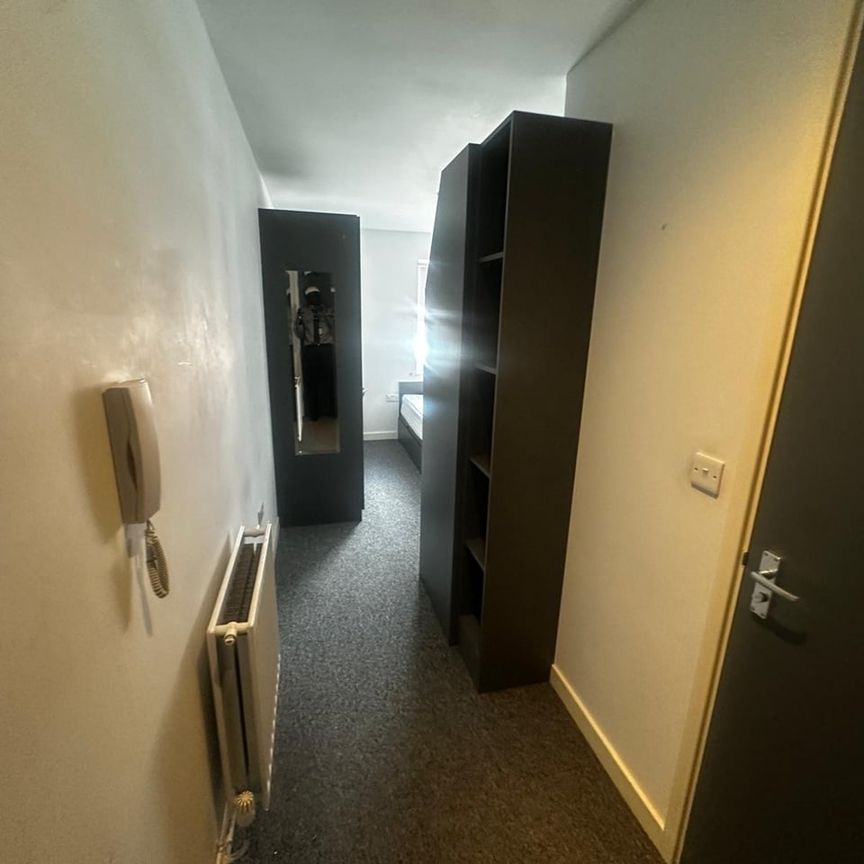 Studio Flat, Villiers St, CV2 - Photo 1