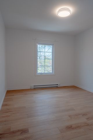 6 ½ (4 CHAMBRES) - À QUELQUES MINUTES DE MARCHE DU MÉTRO DU COLLÈGE - RÉNOVÉ EN 2025 / 6 ¼ (4 BEDROOMS) – FEW MINUTES FROM METRO DU COLLEGE - RENOVATED IN 2025 - Photo 2