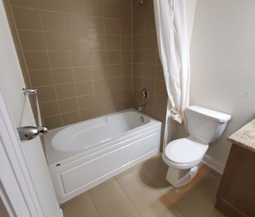 For Lease - 211 Symington Avenue, Oshawa, Ontario - Photo 5