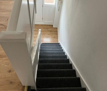 3 Bed Flat, St. John's Road, E16 - Photo 5