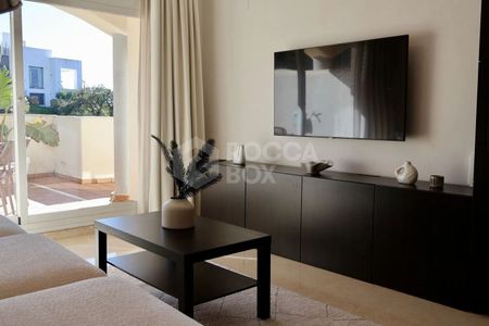 Luxury Penthouse with Panoramic Sea Views and Exceptional Amenities - Photo 4