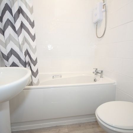 Oriental Road, Woking - Photo 3
