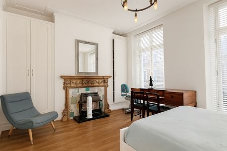 Studio Flat, Beauchamp Place, SW3 - Photo 4