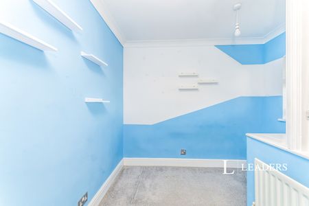 4 bedroom house to rent McKenzie Road, Chatham, ME5 - Photo 3