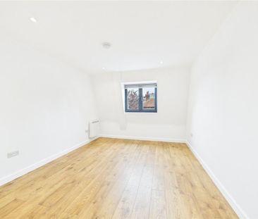 2 bedroom penthouse to rent - Photo 2