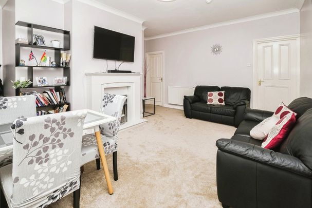 3 Bed Flat, Kingfisher House, L13 - Photo 1