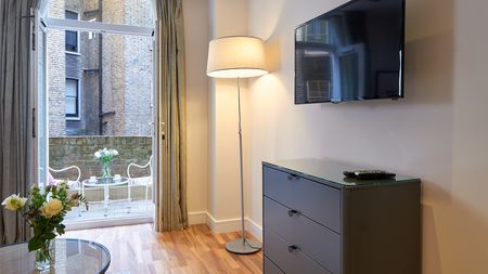 One Bedroom Open Plan Apartment in Harrington Court, London SW7 - Photo 5