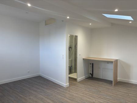 Location Appartement 1 pièce 26m² BORDEAUX 33000 - Photo 2