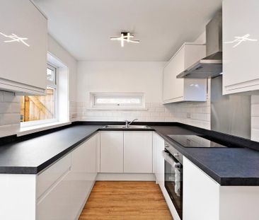 3 bedroom semi-detached house to rent - Photo 6