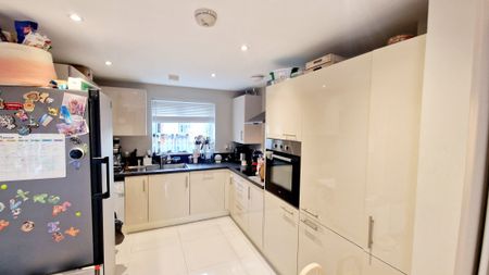 PETERBOROUGH - Photo 5