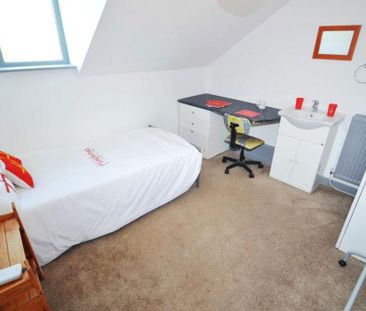 4 bedroom flat to rent - Photo 4