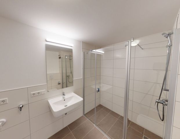 Platz für die ganze Familie! 4-Zimmer-Wohnung mit EBK un Fußbodenheizung! - Photo 1