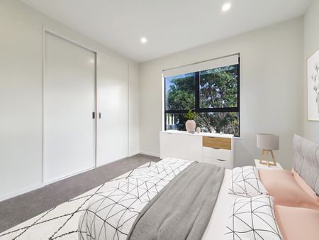 Brand new four bedroom home! - Photo 2