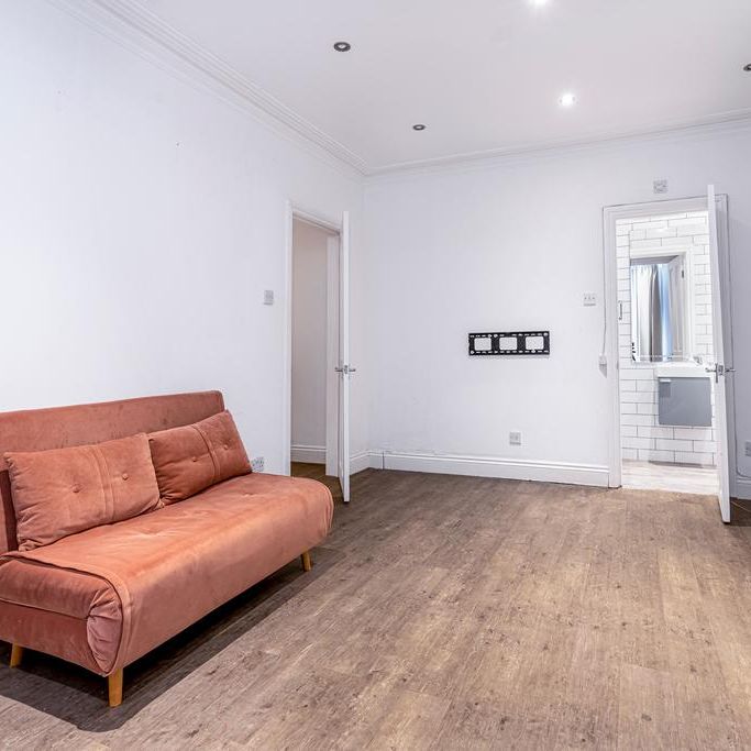 Studio to rent - Photo 1