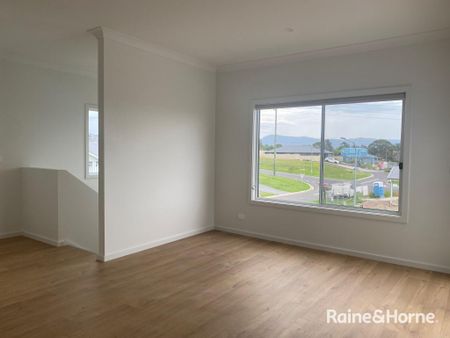 Be Impressed - Spacious Modern Townhouse - Photo 3