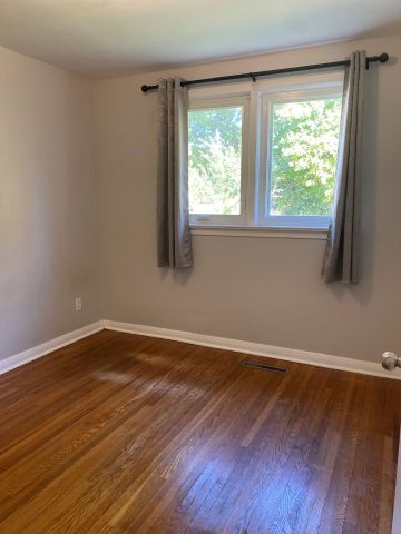 For Lease - 11 Oak Street, Barrie, Ontario - Photo 2
