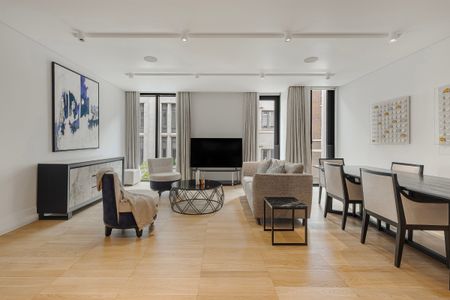 A Second-Floor Apartment in a Prestigious Mayfair Address - Photo 2