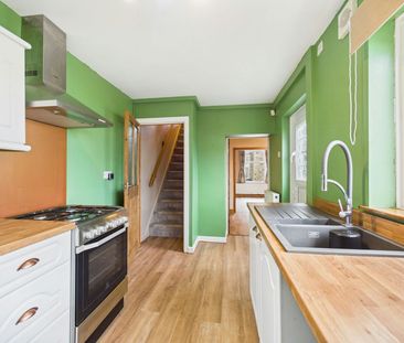 Terraced House to rent on - Photo 5