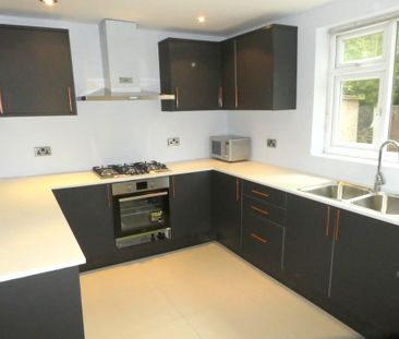 6 bedroom semi-detached house to rent - Photo 1