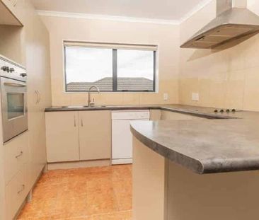 Pet Friendly Three Bedroom House - Photo 1