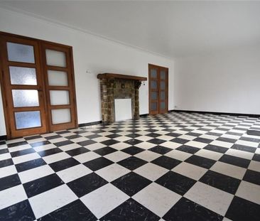 Villa met 5 slaapkamers en ruime tuin gelegen in een rustige buurt - Foto 1