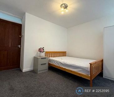 1 bedroom in a house share to rent - Photo 1