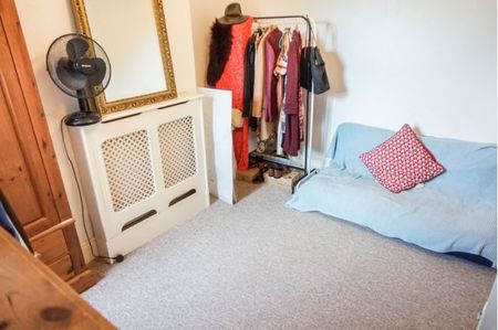 3 Bed Terraced House, Malmesbury Road, SO15 - Photo 4