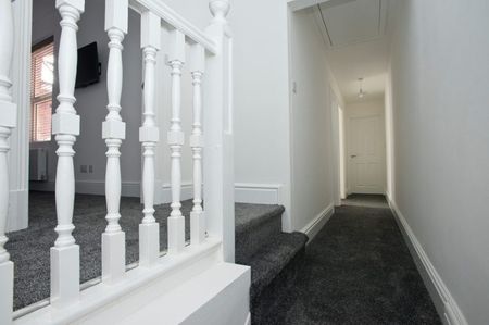 Flat 2, 17 Burleigh Road - Photo 3