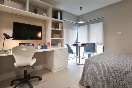 Classic 2 Bed Apartment - Photo 4