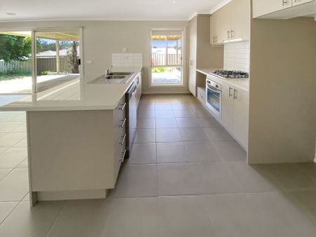 17 Aliza Avenue, California Gully - Photo 5