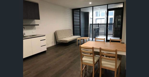 Luxury furnished 2 bedroom Plus study with front back courtyard - Photo 1