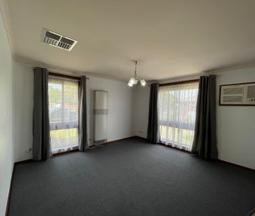 1 / 411E Ross Circuit, LAVINGTON NSW 2641 - Photo 4