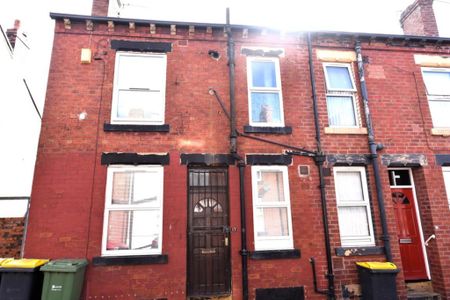 1 bedroom House in Autumn Avenue, Leeds - Photo 4