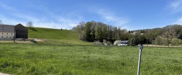 Idyllische und im GrÃ¼nen gelegene Wohnung! Frisch und modern saniert! - Foto 1