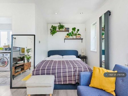 Studio to rent - Photo 3