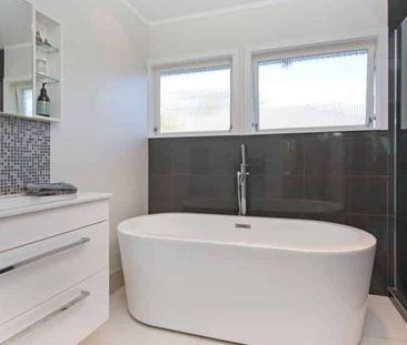 4 Bedrooms in Botany Downs - Photo 5