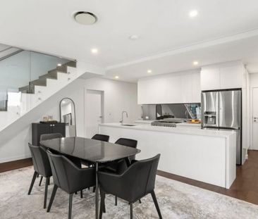 Modern Family Home - Photo 2