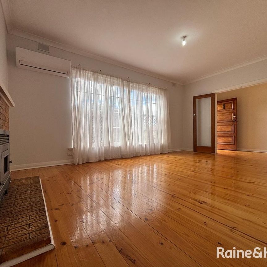 Charming Three Bedroom Family Home with Granny Flat - Photo 1