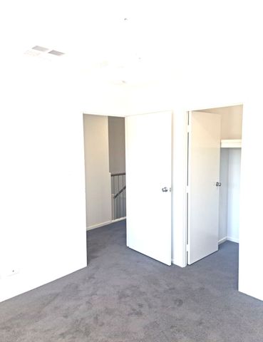 AVAILABLE 16/01/26 - 3 BEDROOM 2 BATH TOWNHOUSE WITH DUCTED AIR - Photo 4